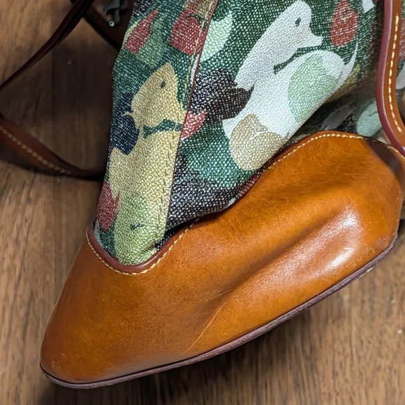 Retired Dooney & Bourke Duck Dynasty Tan Canvas with Brown Leather Logo Patch - Picture 7 of 10